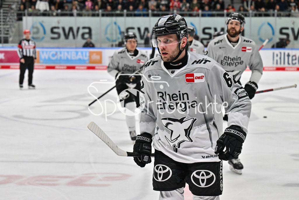 Augsburger Panther - Kölner Haie | Jubel der Haie nach dem Ausgleich zum 3-3 durch Parker TUOMIE (Koelner Haie #62)  / Treffer / Tor / Torschuetze / Freude / Happy / DEL: Augsburger Panther - Koelner Haie, Curt Frenzel Stadion am 02.03.2025