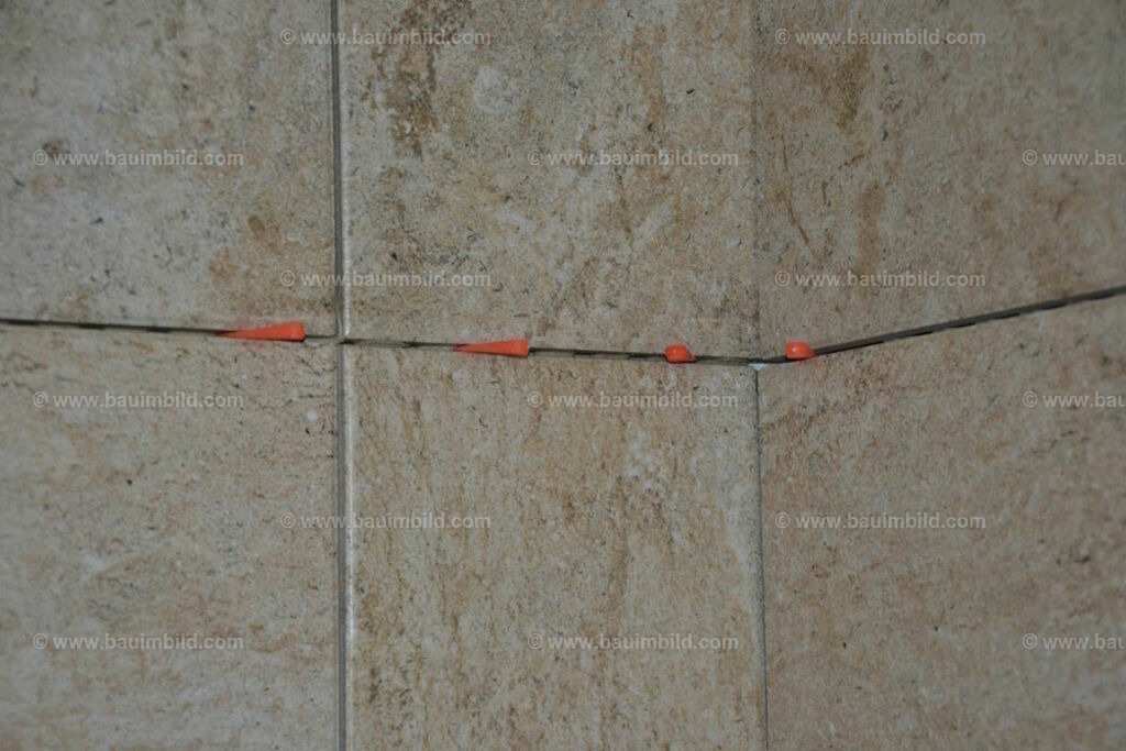 bib-lg21-fliesenlegerarbeiten-0052 | Nach LV-Leistungsgruppen sortierte Detailfotos über den Bau eines Hauses. Alle Hausbau-Bilder direkt vom Urheber und Autor der Website Haus-Selber-Bauen.com