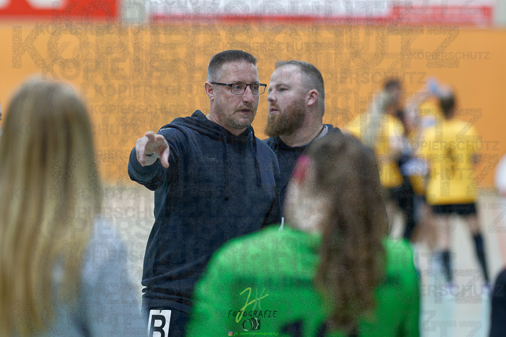 Frauen Oberliga Mitte (HHV); HSG Kleenheim/Langgöns II - HSG Eibelshausen/Ewersbach | Frauen Oberliga Mitte (HHV); HSG Kleenheim/Langgöns II - HSG Eibelshausen/Ewersbach am 01.11.2025 in Oberkleen (Weidig-Halle)Photo © 2025 - Jörg Heinrich - Realisiert mit Pictrs.com