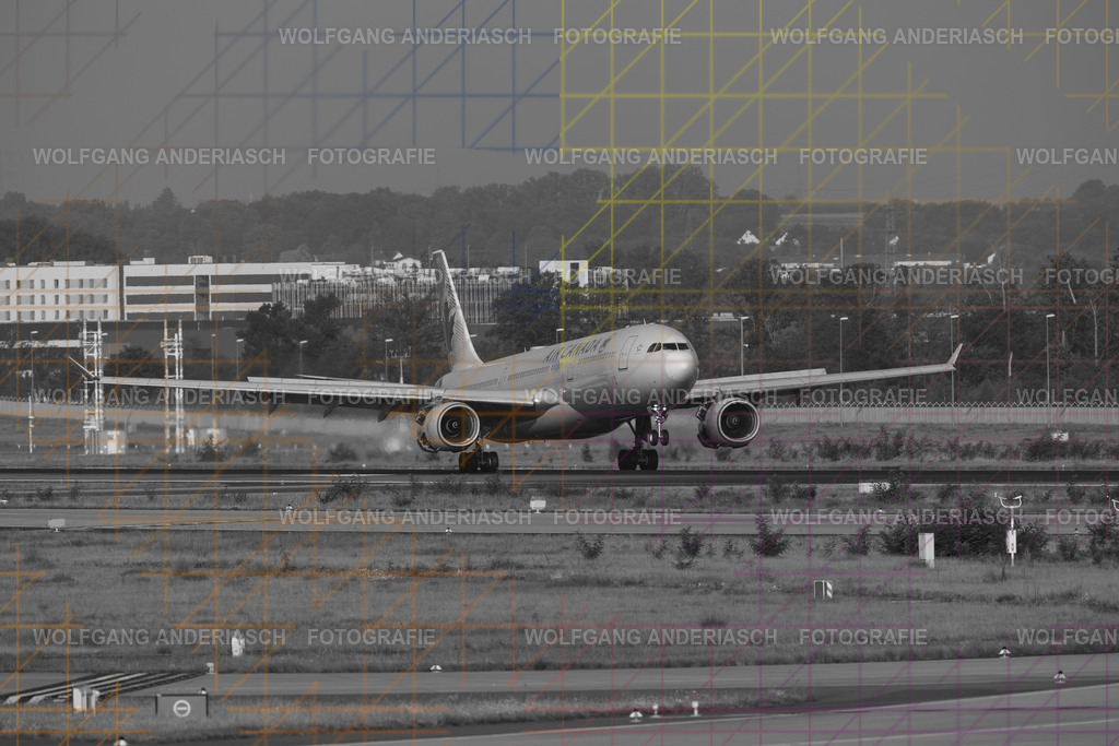 2025815-080817_FRA_07L_R3C_0519 | Am Flughafen Frankfurt am Main treffen Dynamik und Präzision aufeinander: Startende und landende Flugzeuge verschiedenster Airlines, festgehalten in Farbe und Schwarz-Weiß. Von kraftvollen Silhouetten bis zur majestätischen Erscheinung der Königin der Lüfte – zeitlose Momente moderner Luftfahrt. - Realisiert mit Pictrs.com
