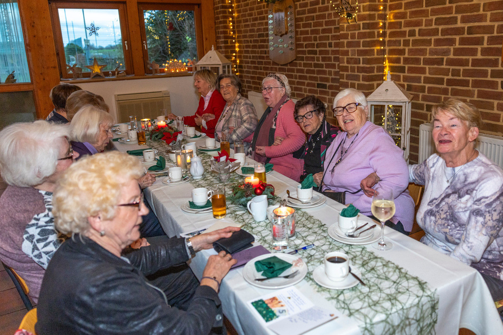 top-top.de 241127-040 | Foto, Video, Fotografie, Videografie, Fotobox, DJ, Discjockey, Musik, Musikbox, Veranstaltung, Photobooth, Amazon, Ebay, Buchtipp, Bestseller, Autor, Verlag, Buch, Wesel, Hamminkeln, NRW, Dinslaken, Rees, Drohne, Hochzeit, Party, Fotobox, Wesel, Fotograf