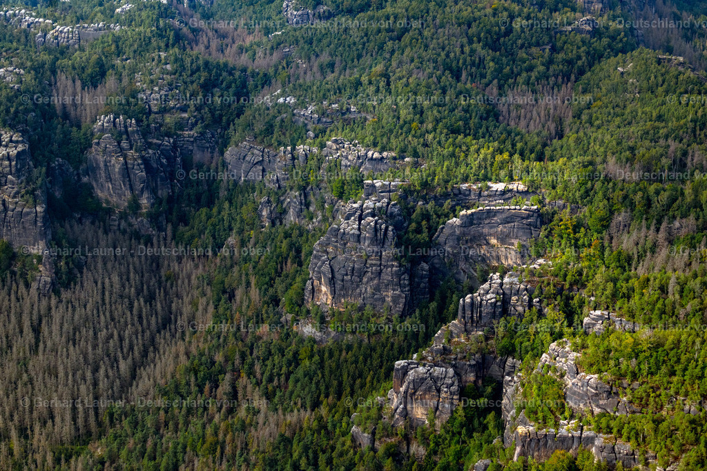 4060646 | PORSCHDORF 07.09.2021 Felsen- Massiv und Gesteinsformation " Rauschenstein " in Porschdorf Elbsandsteingebirge im Bundesland Sachsen, Deutschland. // Rock massif and rock formation " Rauschenstein " in Porschdorf Elbe Sandstone Mountains in the state Saxony, Germany. Foto: Gerhard Launer