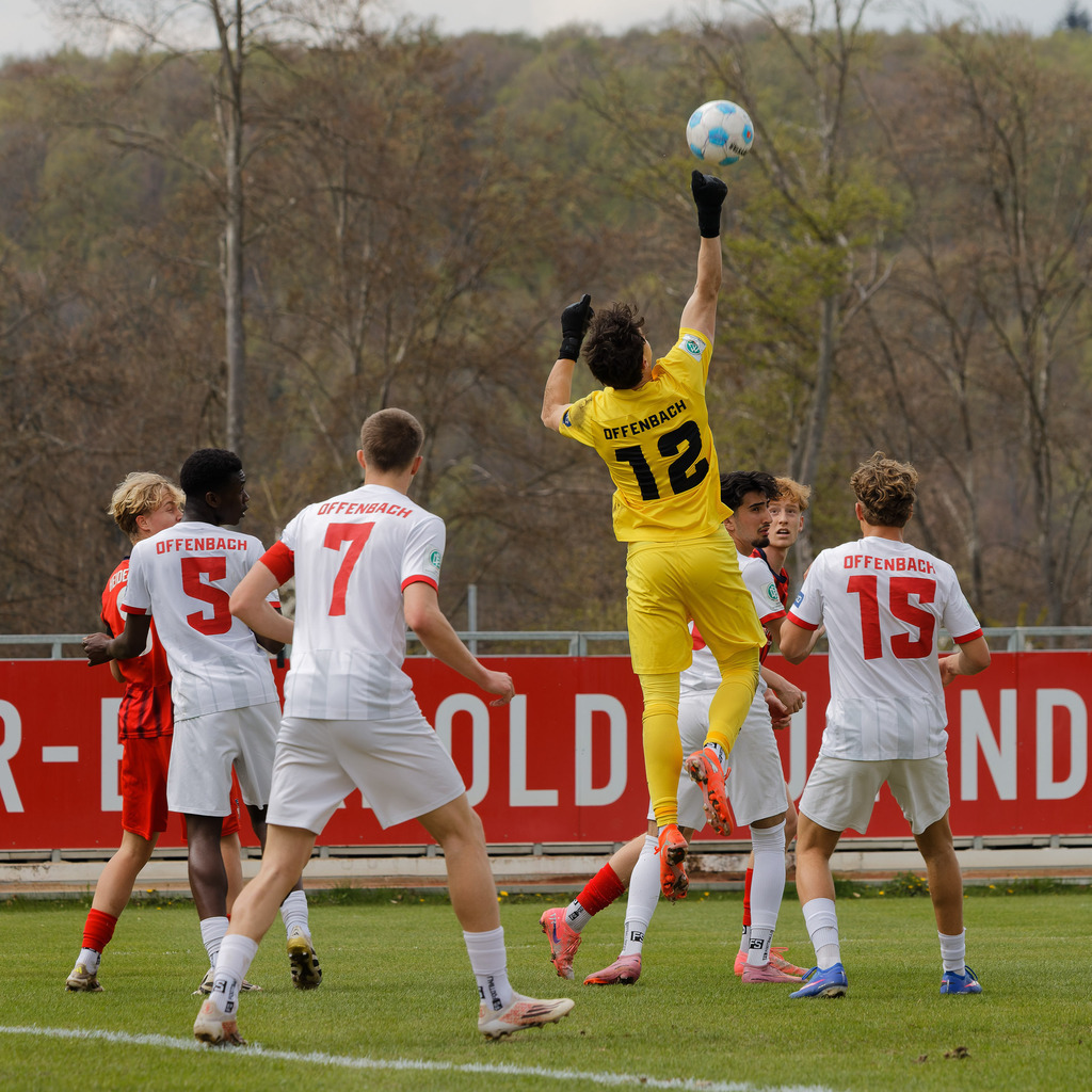 FCHOFK_260418_6-8 | 1.FC Heidenheim 1846 vs. Offenbacher Kickers, Fußball, U17, B-Junioren, NWL, U17-DFB-Nachwusliga, 2025/2026, 10. Spieltag, 18.04.2026 in Heidenheim, Walter-Birkhold-Jugendstadion (Foto: Michael Bulling) - Realisiert mit Pictrs.com