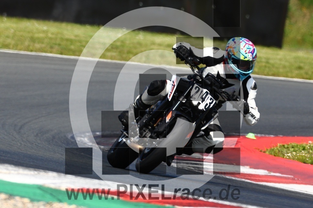0243-20240618_04262 | Schöne Erinnerungen an spannende Momente - das festzuhalten ist unser Job. PIXELrace.de ist seit 2003 auf den Rennstrecken Europas unterwegs um die Action draußen beim Fahren und die wunderbare Stimmung imm Fahrerlager für euch einzufangen.