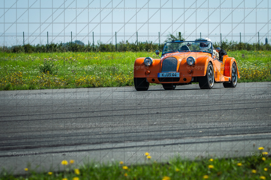 Morgan | Foto vom 3. Classic Motor Weekend 18. - 20. August 2023 auf dem Flugplatz in Obermehler - Realisiert mit Pictrs.com