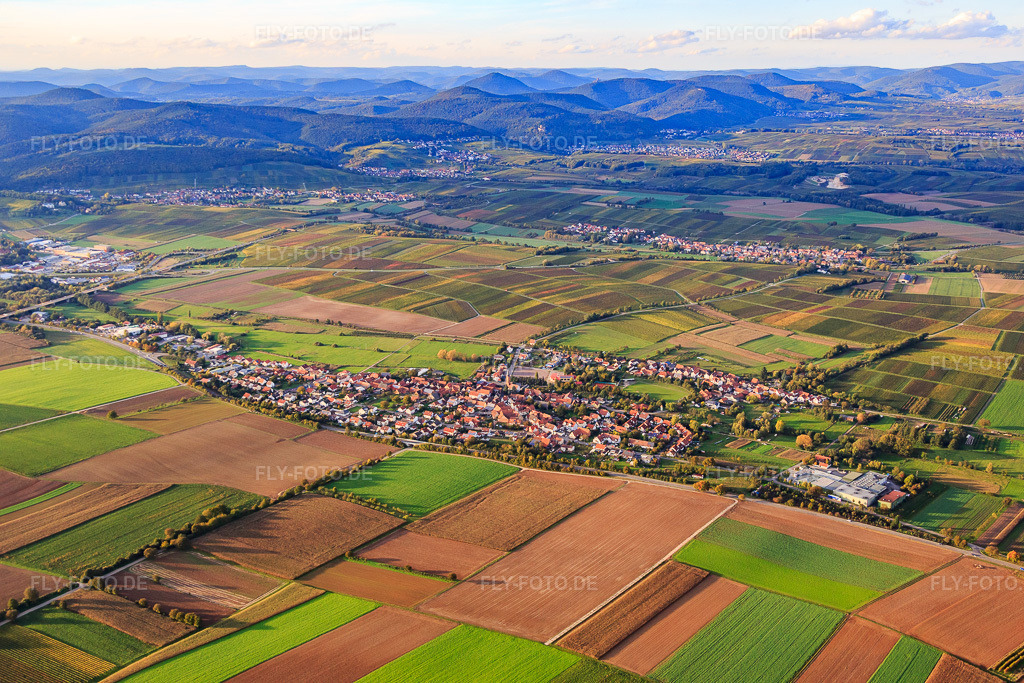 Luftbild: Ortsansicht von Süden im Ortsteil Kapellen in Kapellen-Drusweiler im Bundesland Rheinland-Pfalz in Deutschland. Foto: IMG_074645.jpg vom 14.10.2014 durch Werner Riehm/FLY-FOTO.deAuflösung des Originals: 5472 x 3648 px