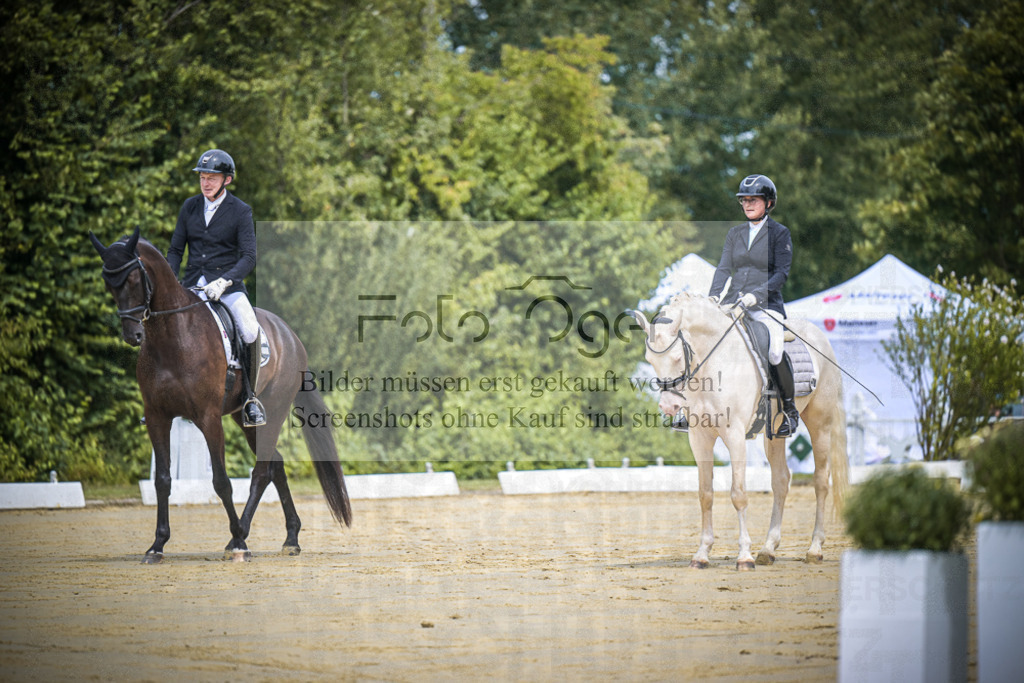 DOS_0612 | Entdecke hochwertige Reitturnierfotos von Foto Oger. Professionell, emotional und authentisch – jetzt Lieblingsmomente im Shop bestellen.Deutschlandweite Turnierfotografie. - Realisiert mit Pictrs.com