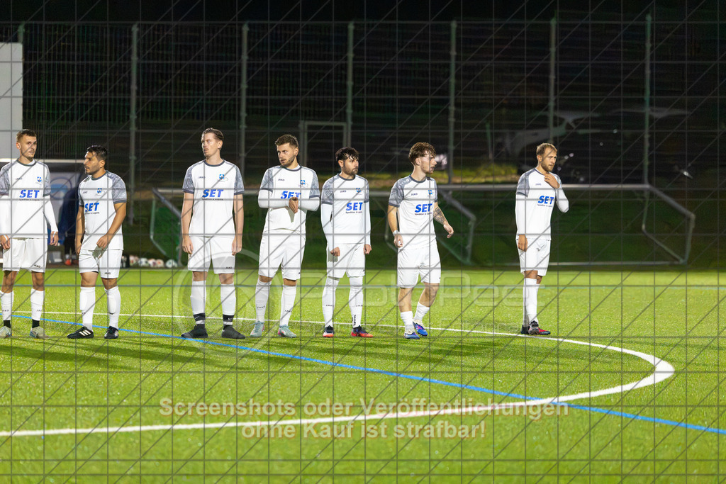 20261008_192719_0025_(c)_by_PhotoPeet | #,TSV Eschenbach (weiß) vs. SV Ebersbach (schwarz), Fußball, Bezirkspokal der Herren, Saison 2026/2027, Kunstrasenplatz, Schlater Straße, 73107 Eschenbach, 08.10.2026 - 19:30 Uhr,Foto: PhotoPeet / Sport- &amp; Eventfotografie / Peter Harich