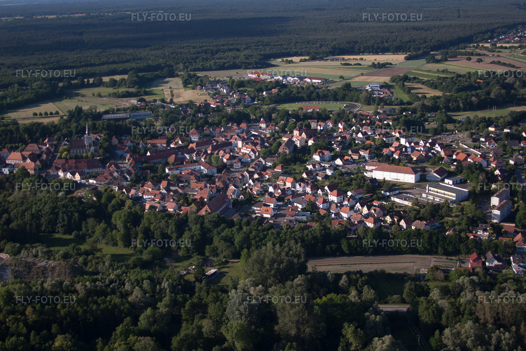 Vue aérienne: Vue de la ville à Lauterbourg dans le département Bas Rhin, France. Photo: IMG_66577.jpg prise le 05/06/2014 par Werner Riehm/FLY-FOTO.euRésolution de l'original: 4752 x 3168 px