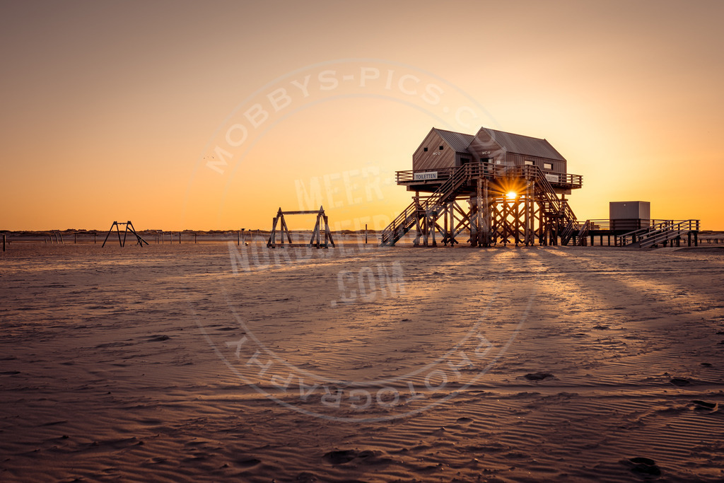 Pfahlbau in der Morgensonne | Sonnenaufgang in St. Peter-Ording
