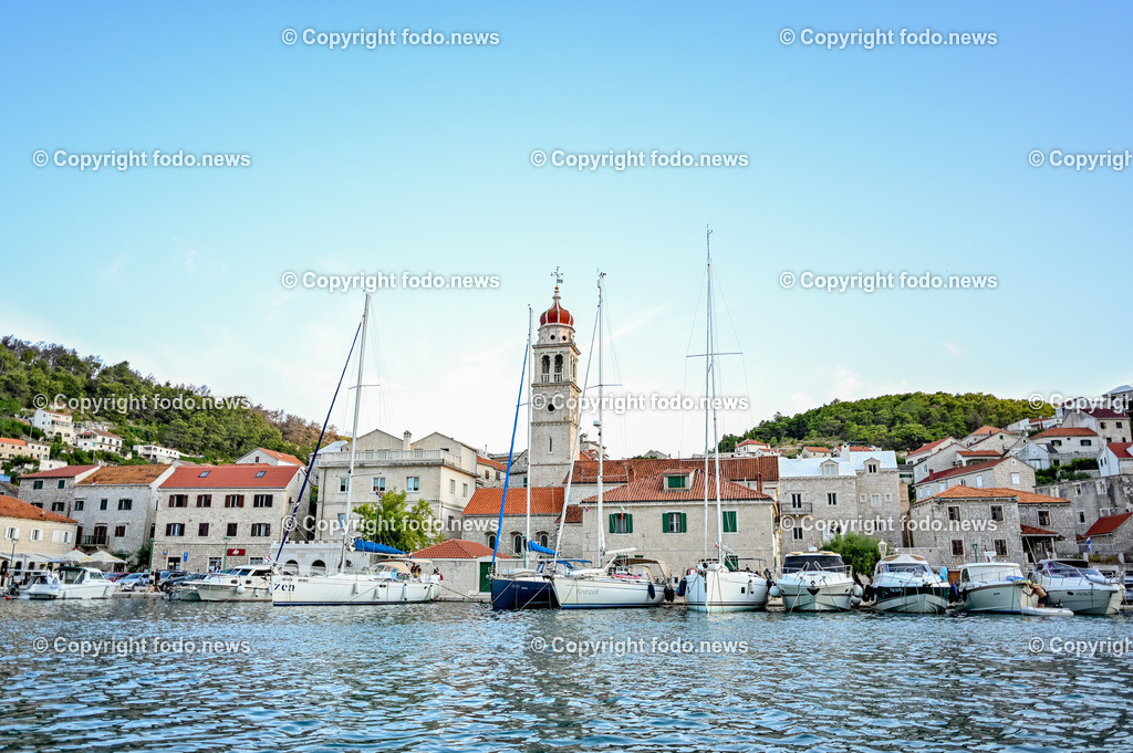 Kroatien_ Pucisca_ Brac_ 06.08.2023-28 | 06.08.2023, Kroatien, HRV, Brač, Insel in Dalmatien, Pucisca im Bild Hafen, Boote, Schiffe, Meer, Adria




Pučišća ist eine Gemeinde und ein Ort auf der Insel Brač in der Gespanschaft Split-Dalmatien in Kroatien. Der Ort ist vor allem für seinen weißen Kalkstein aus den lokalen Steinbrüchen und für seine Steinmetzkunst bekannt. 