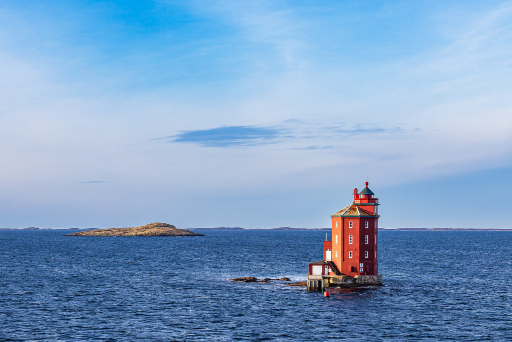 Blick auf den Leuchtturm Kjeungskjær Fyr in Norwegen | Blick auf den Leuchtturm Kjeungskjær Fyr in Norwegen.