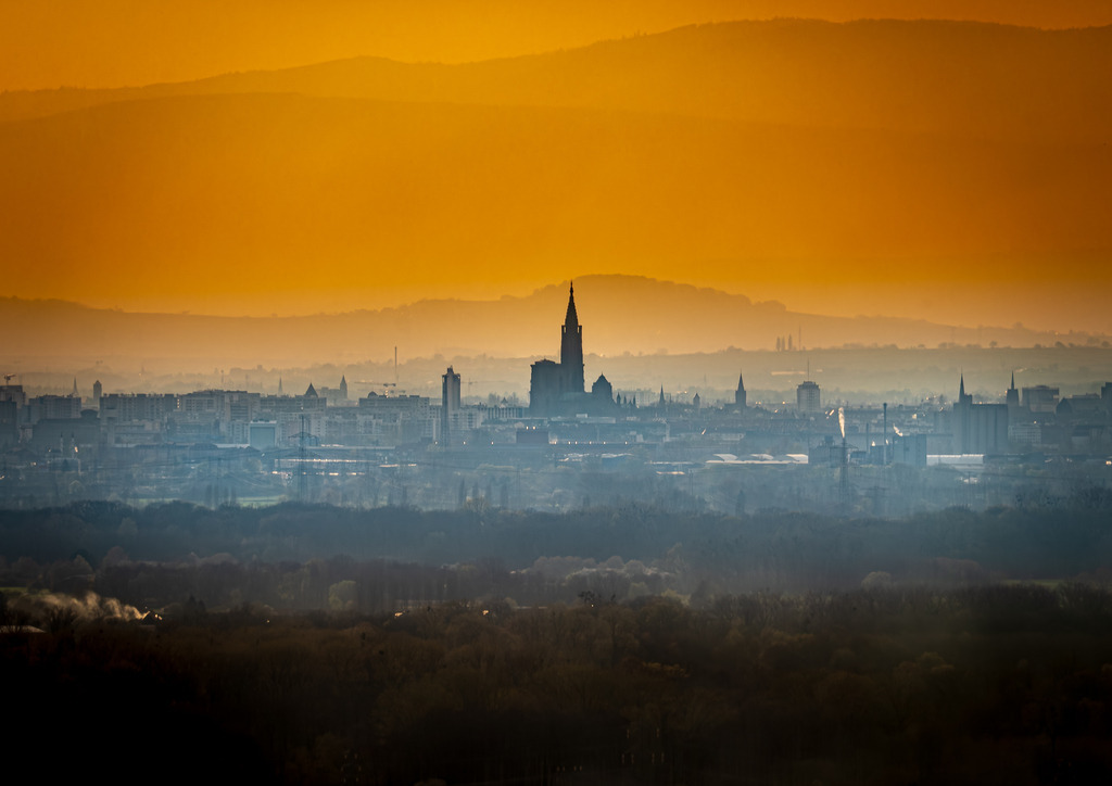 MPI_Sehenswürdigkeiten_0029 | Das Straßburger Münster aus der Ferne in der Goldenen Stunde - Realisiert mit Pictrs.com