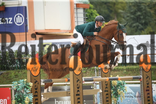 Durmersheim_2022_Prfg.Nr.04_Zwei-Phasen-Springen_Kl.S_Kai Ruggaber_Fosbury Flop 5 (3) | Alle Fotos der Reiterjournal Fotografin Doris Matthaes im Reiterjournal Online-Fotoshop. - Realisiert mit Pictrs.com