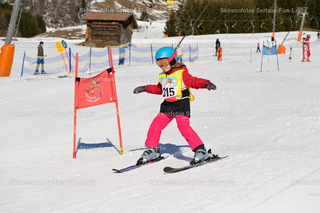 SRF_27.02.2026_073 | Skirennfotos,Serfaus,Fiss,Ladis,Kinderskirennen,Winter,Tirol,Oberland,skirace,SFL,feelfree,weil wir's genießen,ski,Ski,skifahren,Sonnenplateau, - Realisiert mit Pictrs.com