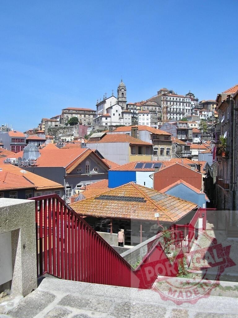 Porto city view seeing Ribeira district historical roofs | Porto Ribeira district featuring traditional terracotta roofs and historic architecture under a clear sky - Realisiert mit Pictrs.com