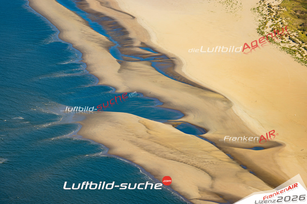 Aktuelles Luftbild von schöner Oststrand Baltrum - Die Luftaufnahme wurde 2022 mittels UL-Flugzeug erstellt ( keine Drohne ) - hochauflösende Kamera-Systeme von  Canon -Beste Qualität - Für grossformatige Ausdrucke geeignet. Die Geschenkidee !