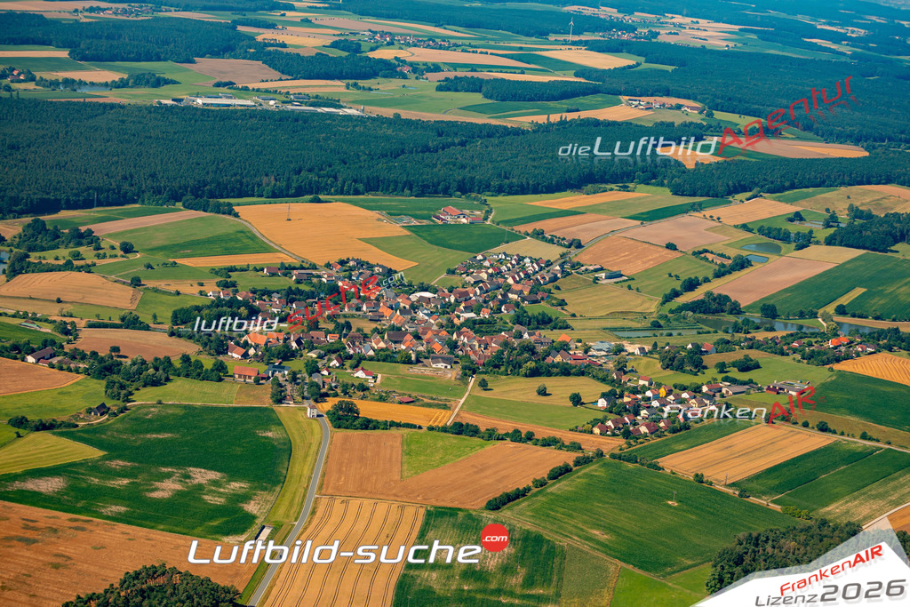 Das Luftbild zeigt : Brunn Emskirchen - Die Luftaufnahme wurde 2024 vom UL-Flugzeug aus erstellt ( keine Drohne ) - Hochauflösende Luftaufnahme - Für grossformatige Ausdrucke geeignet. Die Geschenkidee !Mit Lizenz und Bildrechte bestellbar