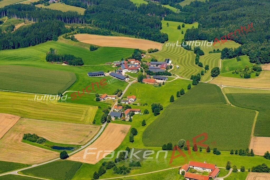 kining-niederbergkirchen-exclusive-geschenkidee-2789-jahr-2025 | Geschenkidee Kining bei Niederbergkirchen -Die Luftbildaufnahme wurde 2025 vom UL-Flugzeug heraus erstellt ( keine Drohne ) - Hochauflösende Luftaufnahme -Nicht vergleichbar mit Google Maps oder Satelittenbilder- Die Geschenkidee !Mit Lizenz und Bildrechte bestellbar