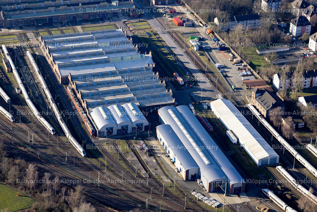 Luftbilder Krefeld-9066 | Luftbildfotografie Instandhaltungswerkstatt, Bahnbetriebswerk und Ausbesserungswerk für die Wartung und Instandhaltung von Zug- Waggons der ICE Züge an der Breitenbachstraße in Krefeld im Bundesland Nordrhein-Westfalen, Deutschland. - Realisiert mit Pictrs.com