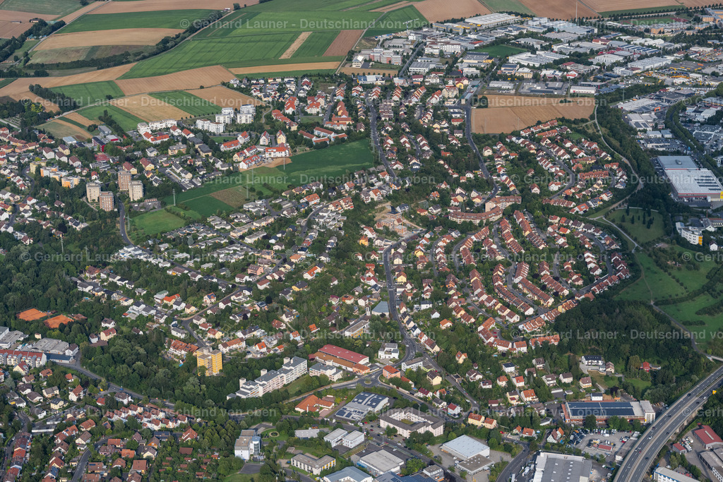 4047917 | WüRZBURG 21.08.2021 Siedlungsgebiet und Infrastruktur im Ortsteil Lengfeld in Würzburg im Bundesland Bayern, Deutschland. // The district in the district Lengfeld in Wuerzburg in the state Bavaria, Germany. Foto: Gerhard Launer
