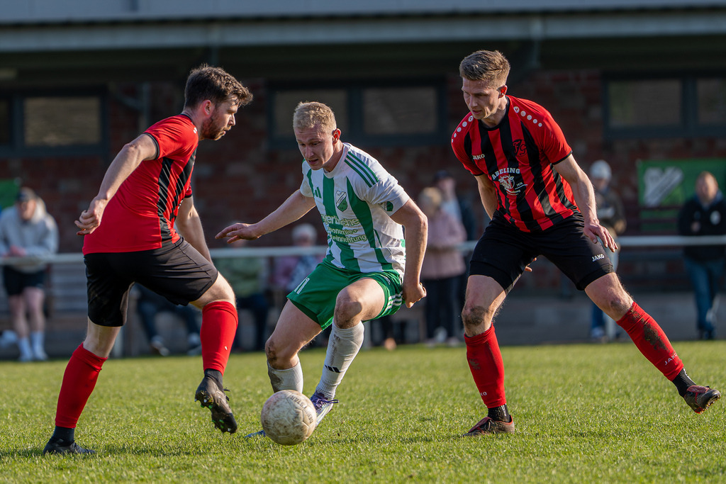 Fußball I Herren I Saison 2025-2026 I Bezirksliga Weser-Ems 4 I 24. Spieltag I TuS Lutten - TuS Frisia Goldenstedt I 13831 | jns.sportfotos - Realisiert mit Pictrs.com