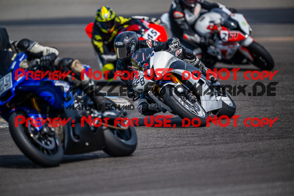 MaZZes_FotoMatrix_230410_7950 | ROT