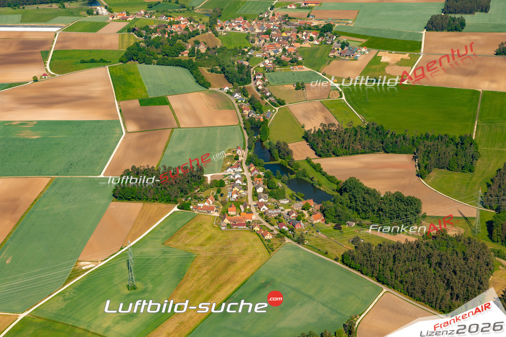Das Luftbild zeigt : Dürrenmungenau Abenberg - Die Luftaufnahme wurde 2024 vom UL-Flugzeug aus erstellt ( keine Drohne ) - Hochauflösende Luftaufnahme - Für grossformatige Ausdrucke geeignet. Die Geschenkidee !Mit Lizenz und Bildrechte bestellbar
