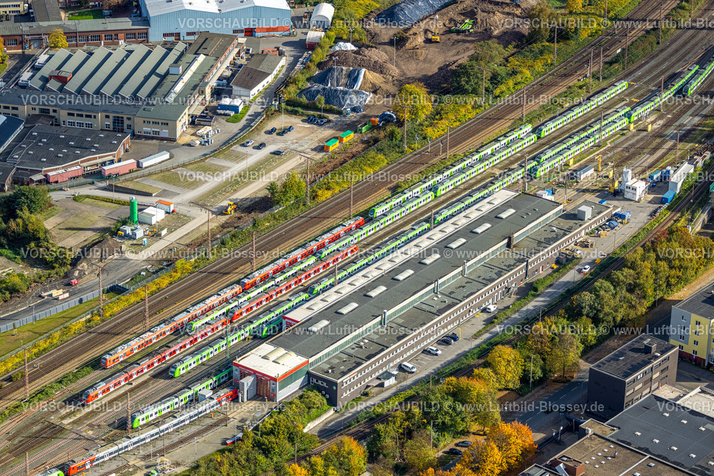 Essen251003346Mitte | Luftbild, S-Bahn und Flixtrain-Zug an der DB Regio Werkstatt Essen, Holsterhausen, Essen, Ruhrgebiet, Nordrhein-Westfalen, Deutschland