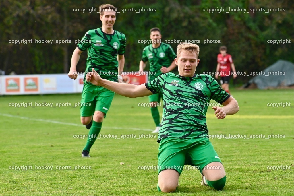 ATUS Ferlach vs. SC Landskron 14.10.202 | Jubel SC Landskron Mannschaft, #4 Gregor Piskur, #5 Lukas Anton Kofler