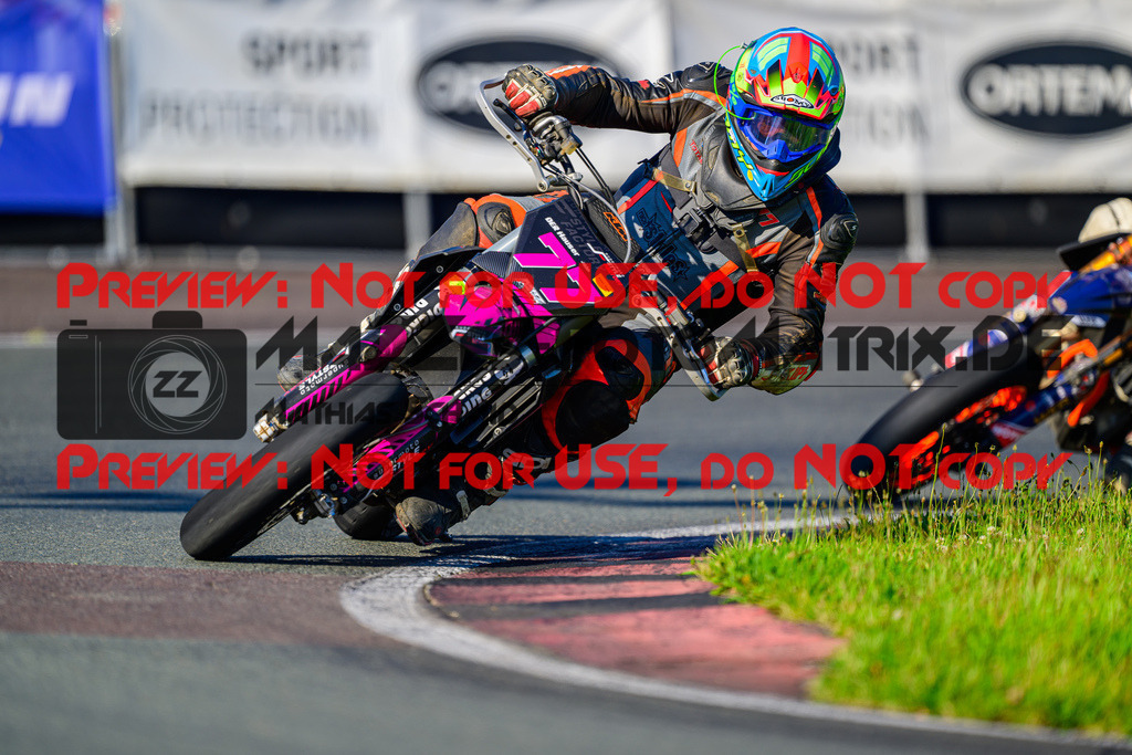 MaZZes_FotoMatrix_240622_6007705_2-327 | UE40