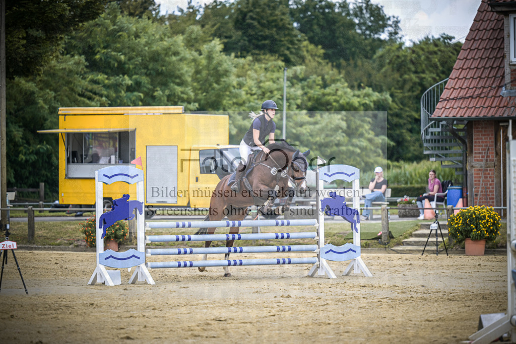 DOS_8811 | Entdecke hochwertige Reitturnierfotos von Foto Oger. Professionell, emotional und authentisch – jetzt Lieblingsmomente im Shop bestellen.Deutschlandweite Turnierfotografie. - Realisiert mit Pictrs.com