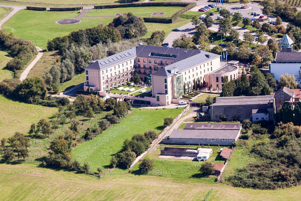 Luftbild: Victor's Residenz-Hotel Schloss Berg und Niederburg Nennig im Ortsteil Nennig in Perl im Bundesland Saarland in Deutschland. Foto: IMG_33711.jpg vom 11.09.2010 durch Werner Riehm/FLY-FOTO.de