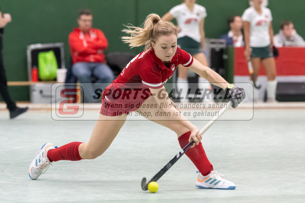 SFE_20221218_0106 | 1. Bundesliga Hockey Damen Rot-Weiss Köln - Crefelder HTCa am 18.12.2022 in Köln (KTHC Stadion Rot-Weiss Köln Tennis and Hockey Club), Photo: Stephan Fehrmann 2022 (Sports-Gallery),Camille Nobis ( Rot-Weiss Köln #17 )