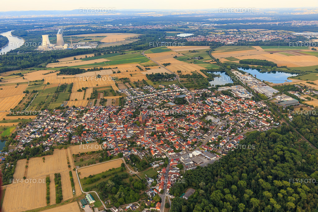 Ortsansicht aus Südwesten | Luftbild: Ortsansicht aus Südwesten im Ortsteil Rheinsheim in Philippsburg im Bundesland Baden-Württemberg in Deutschland. Foto: IMG_109328.jpg vom 30.07.2018 durch Werner Riehm/FLY-FOTO.de - Realisiert mit Pictrs.com