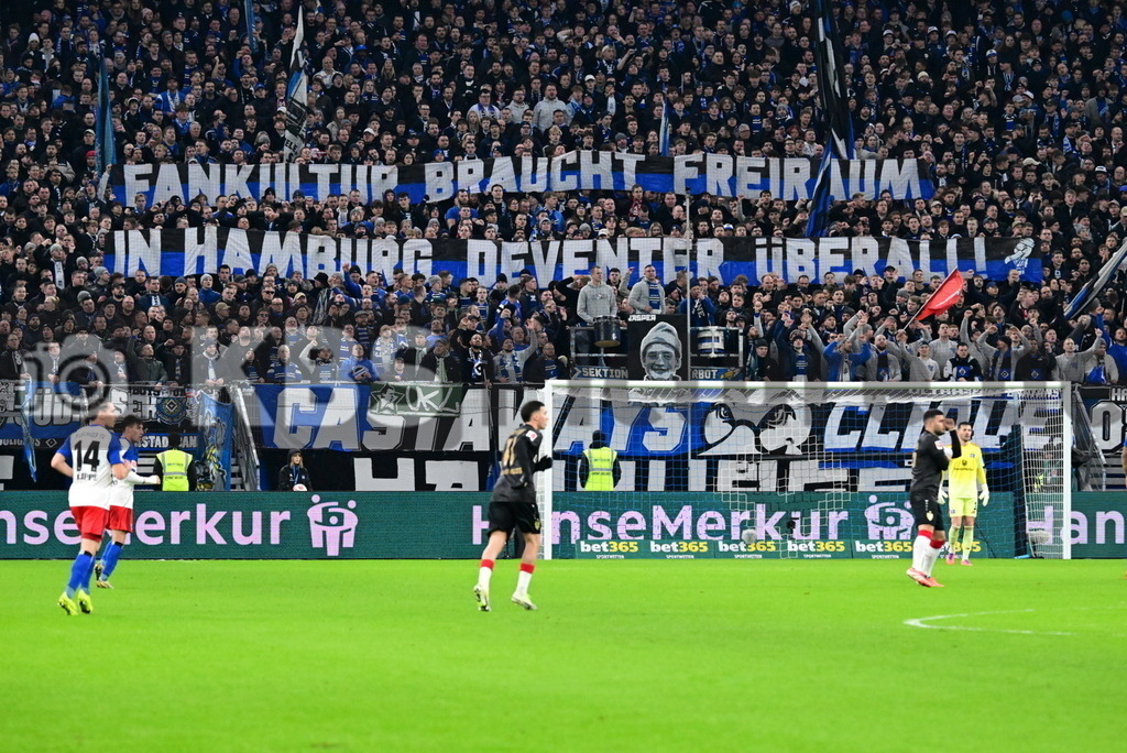 KBS Picture_HSV-Stuttgart_045 | HSV Nordtribuene mit Banner ,Sportplatz :  Volksparkstadion, - Realisiert mit Pictrs.com
