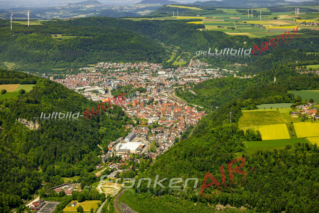 geislingen-an-der-steige-panorama-aufnahme-luftbild-919-2023 | Das Luftbild zeigt  Geislingen an der Steige - Die Luftaufnahme wurde 2023 vom UL-Flugzeug aus erstellt ( keine Drohne ) - 
Hochauflösende Luftaufnahme - Für grossformatige Ausdrucke geeignet. Die Geschenkidee !
Mit Lizenz und Bildrechte bestellbar