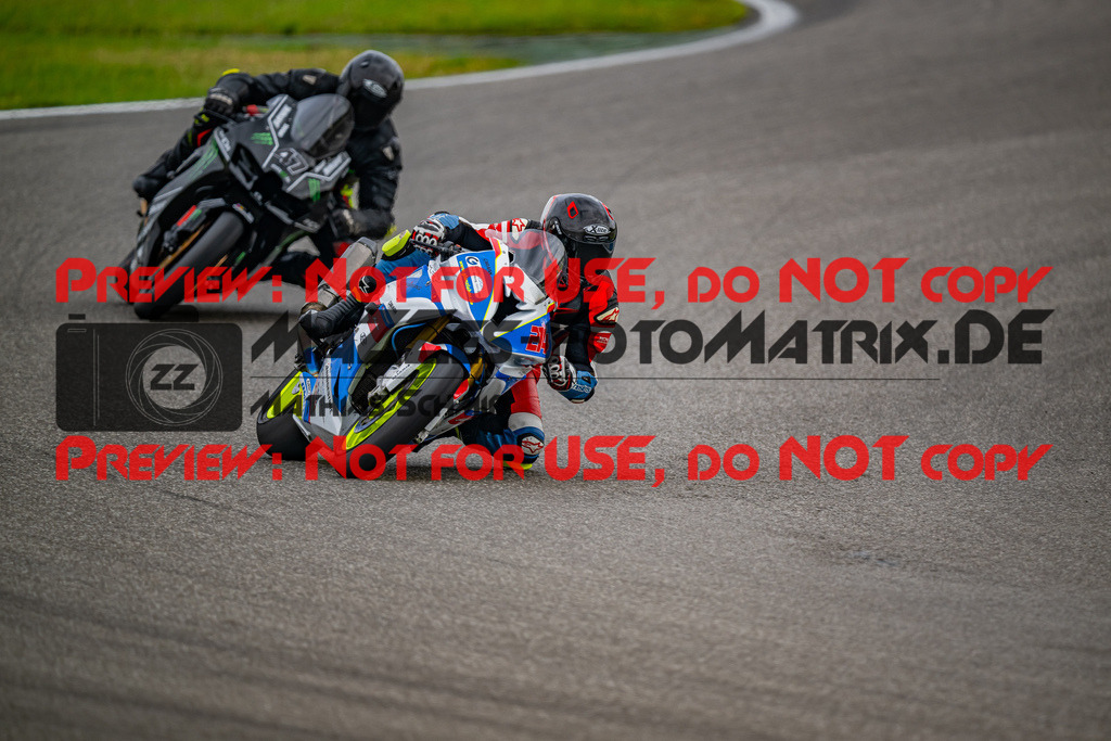 MaZZes_FotoMatrix_240701_6007705_5991 | WEISS