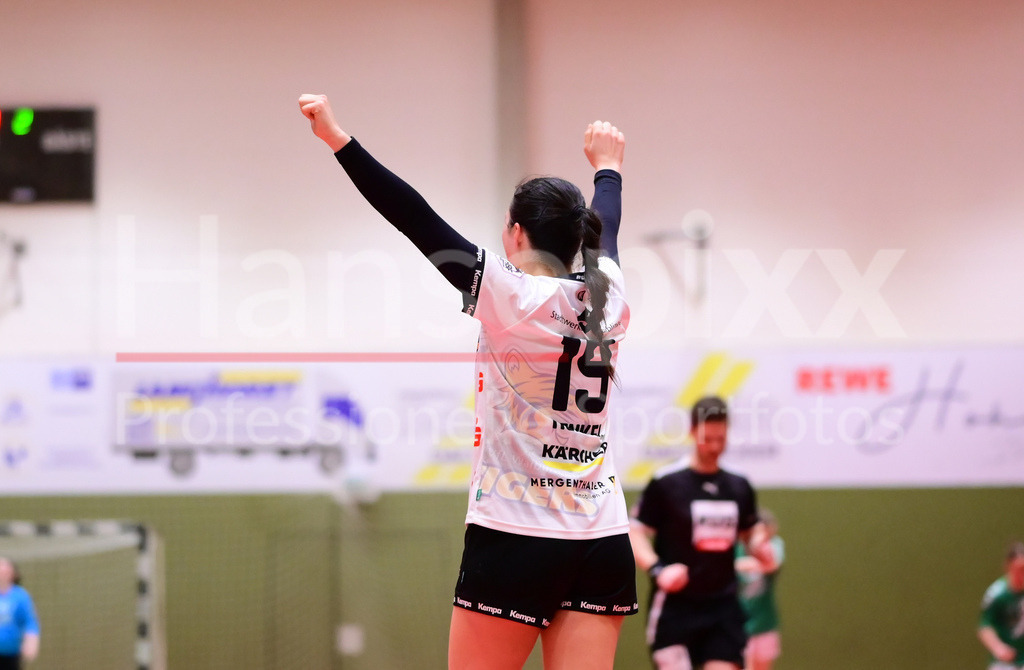 Handball, 2. Bundesliga Frauen, SV Werder Bremen - VfL Waiblingen | v.li.: Leonie Henkel (VfL Waiblingen, 19) mit Torjubel