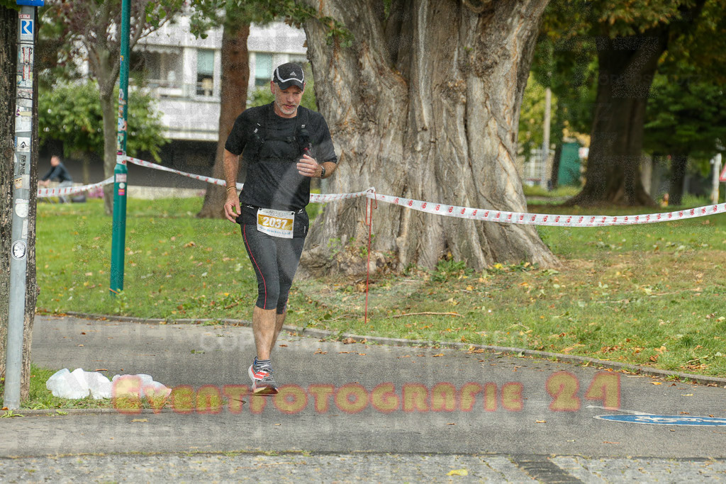 231015_1216_EX1_4752 | Sportfotografie im Rhein-Sieg Kreis, Köln, Bonn, NRW, Rheinland Pfalz, Hessen, etc. Unser Tätigkeitsfeld umfasst den Laufsport vom Volkslauf über den Marathon, Duathlon, Triathon bis zum Ultralauf wie Kölnpfad Ultra oder Schindertrail.