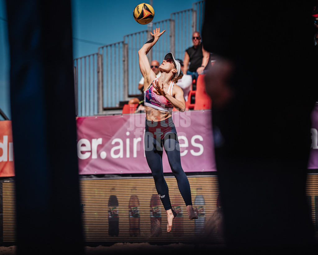 Beachvolleyball | Frauen | Allianz German Beach Tour 2025 | Tourstop Düsseldorf | 09.05.2025 | Aufschlag von Maja Rosko