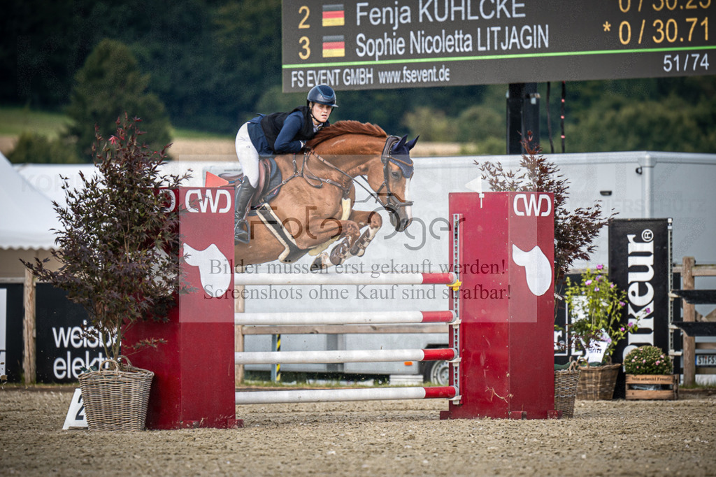 DOS_6517 | Entdecke hochwertige Reitturnierfotos von Foto Oger. Professionell, emotional und authentisch – jetzt Lieblingsmomente im Shop bestellen.Deutschlandweite Turnierfotografie. - Realisiert mit Pictrs.com