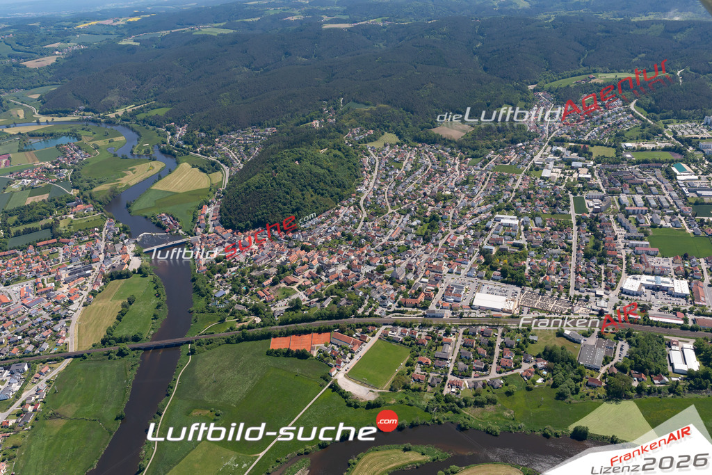 Das Luftbild der Stadt Regenstauf wurde 2021 vom Flugzeug heraus erstellt (keine Drohne) Aufnahmehöhe ca.450 Meter- hohe Bildauflösung und Druck-Qualität garantiert!