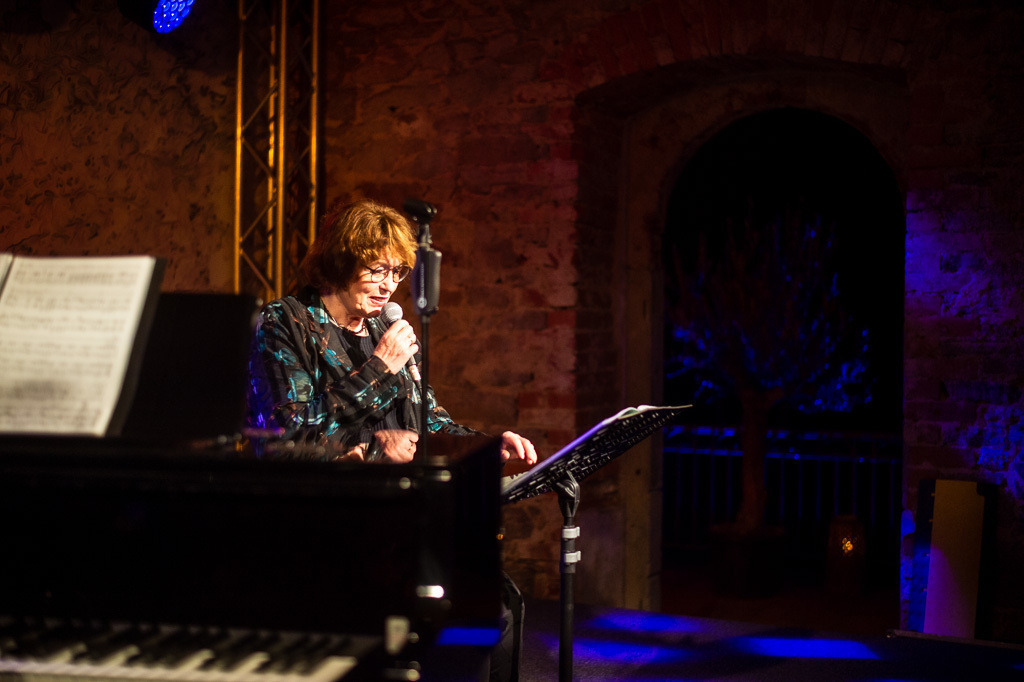 Uschi Brüning | Uschi Brüning im Forte Belvedere Leisnig zum Festival Hallo Leisnig 2022. - Realisiert mit Pictrs.com