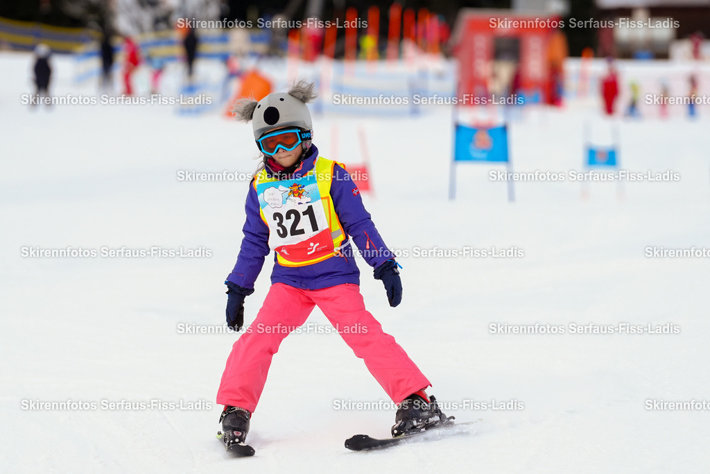 SRF_02.01.2026_0487 | Skirennfotos,Serfaus,Fiss,Ladis,Kinderskirennen,Winter,Tirol,Oberland,skirace,SFL,feelfree,weil wir's genießen,ski,Ski,skifahren,Sonnenplateau, - Realisiert mit Pictrs.com