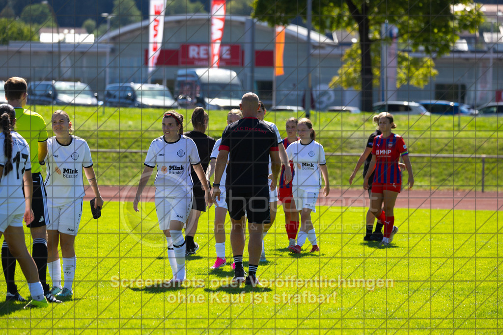 20260906_125449_0368_(c)_by_PhotoPeet | #,1.FC Donzdorf (weiß) vs. 1.FC Heidenheim 1846 (rot), Fußball, Frauen-Verbandspokal Gruppe 2, 2. Runde, Saison 2026/2027, Rasenplatz Lautertal Stadion, Süßener Straße 16, 73072 Donzdorf, 06.09.2026 - 11:00 Uhr,Foto: PhotoPeet / Sport- &amp; Eventfotografie / Peter Harich