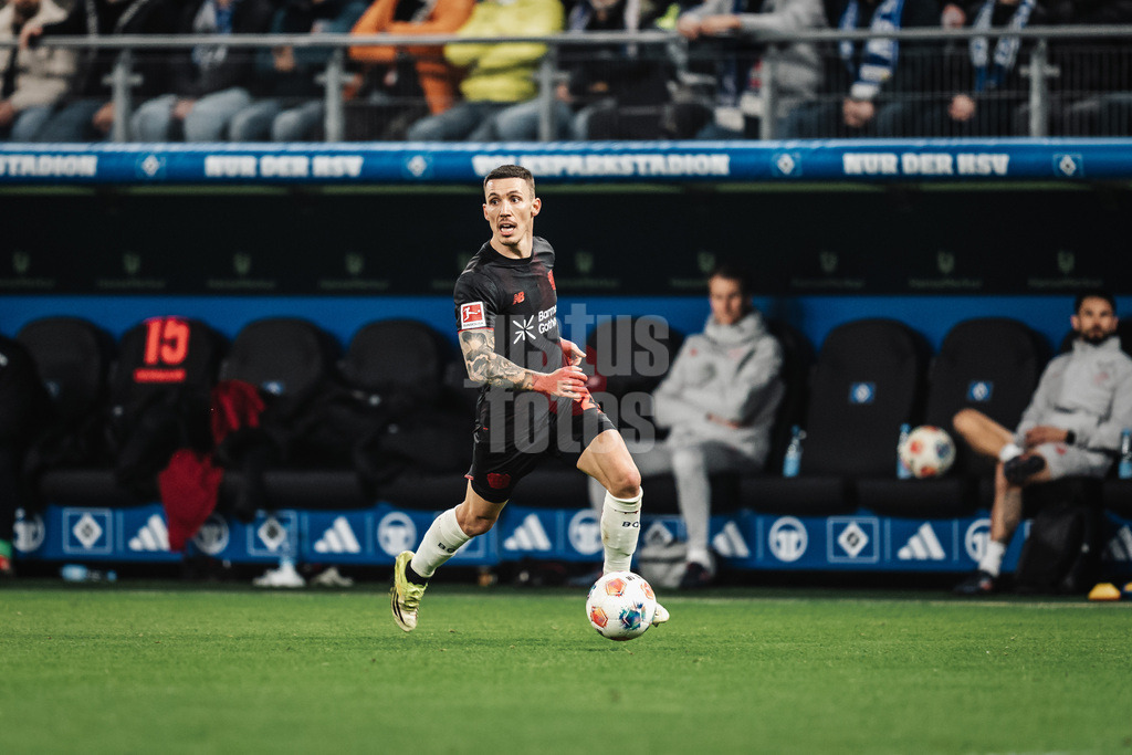 Fußball | Männer | Saison 2025/2026 | 1. Fußball-Bundesliga | 17. Spieltag | Hamburger SV vs. Bayer 04 Leverkusen | 04.03.2026 | Alex Grimaldo (#20, Bayer 04 Leverkusen)