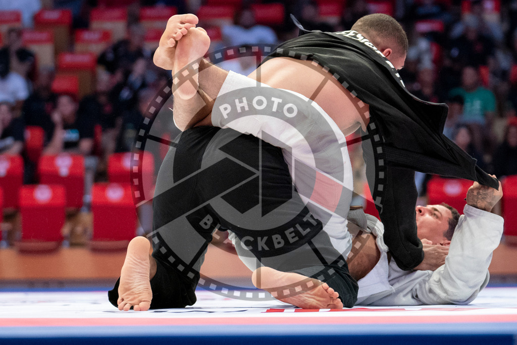 20231108PBB1474 | Fighters compete during the AJP World Professional Championship in the Mubadala Arena in Abu Dhabi, Arab United Emirates, on November 8, 2023.