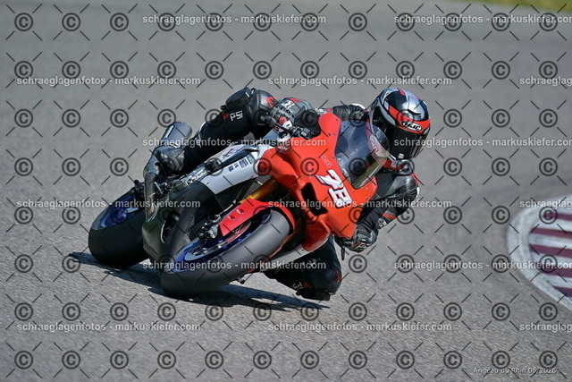26BT02-1124 | markuskiefer.com - Realisiert mit Pictrs.com