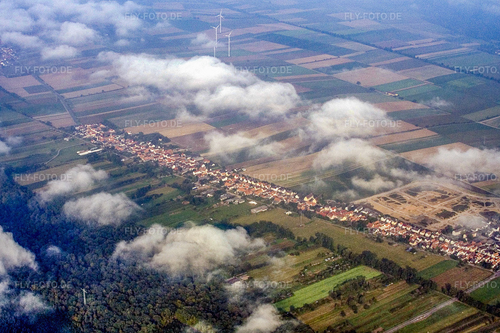 Luftbild: Saarstraße unter tiefen Wolken in Kandel im Bundesland Rheinland-Pfalz in Deutschland. Foto: IMG_3965.jpg vom 16.09.2006 durch Werner Riehm/FLY-FOTO.de